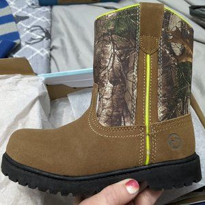 NIB - Boys Magellan Boots